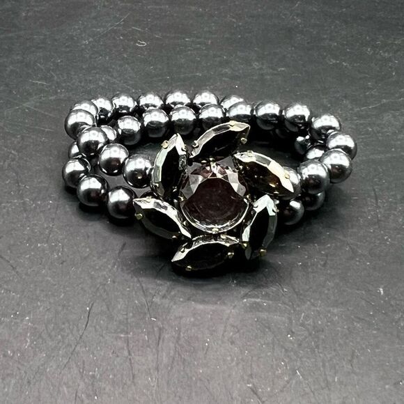 Bracelet Faux Pearl Gray Black Tone Center Piece Flower Rhinestone Faceted - Picture 1 of 6